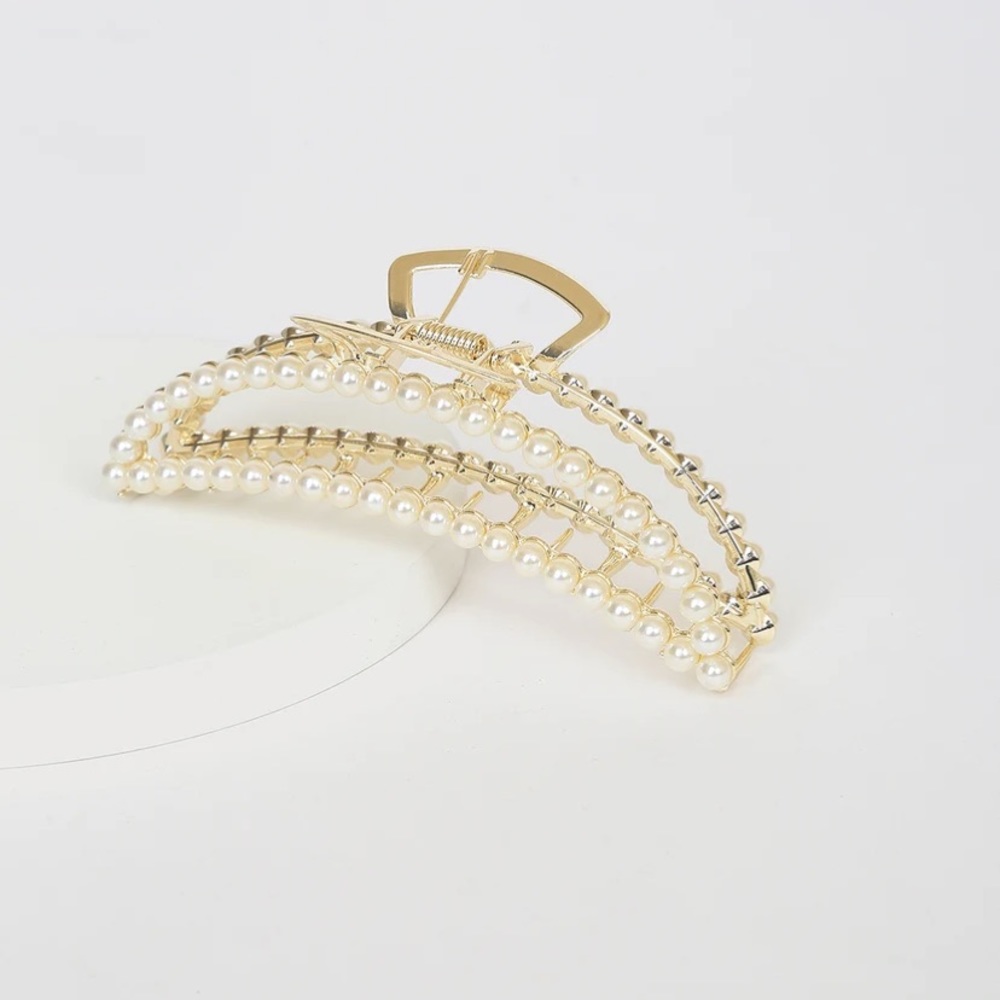 Lulu’s Gold Pearl Detail Claw Clip